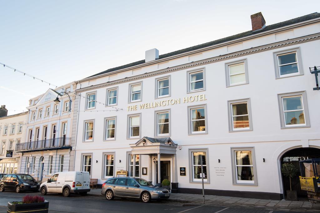 The Wellington Hotel Brecon Buitenkant foto