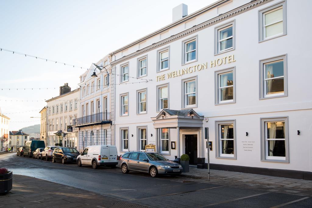 The Wellington Hotel Brecon Buitenkant foto