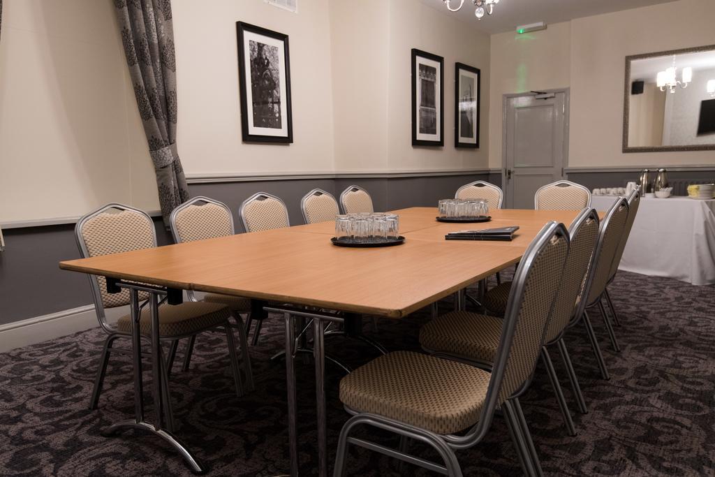 The Wellington Hotel Brecon Buitenkant foto