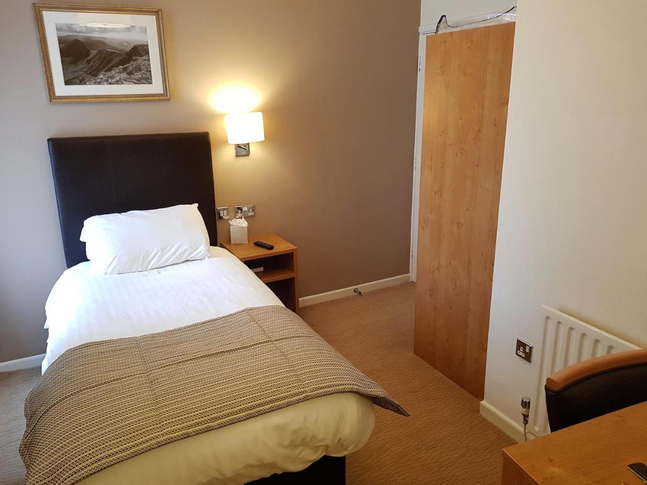 The Wellington Hotel Brecon Buitenkant foto