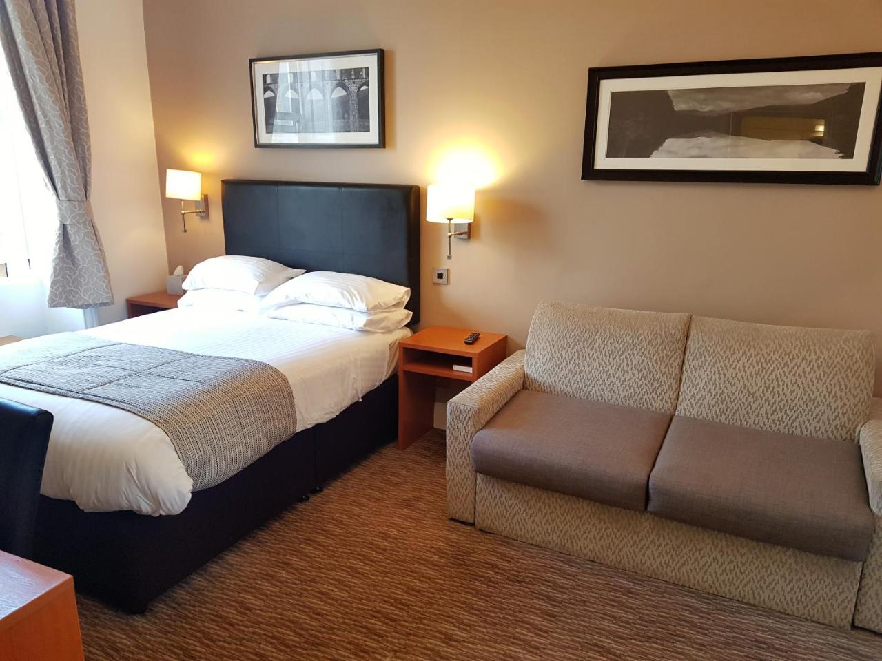 The Wellington Hotel Brecon Buitenkant foto