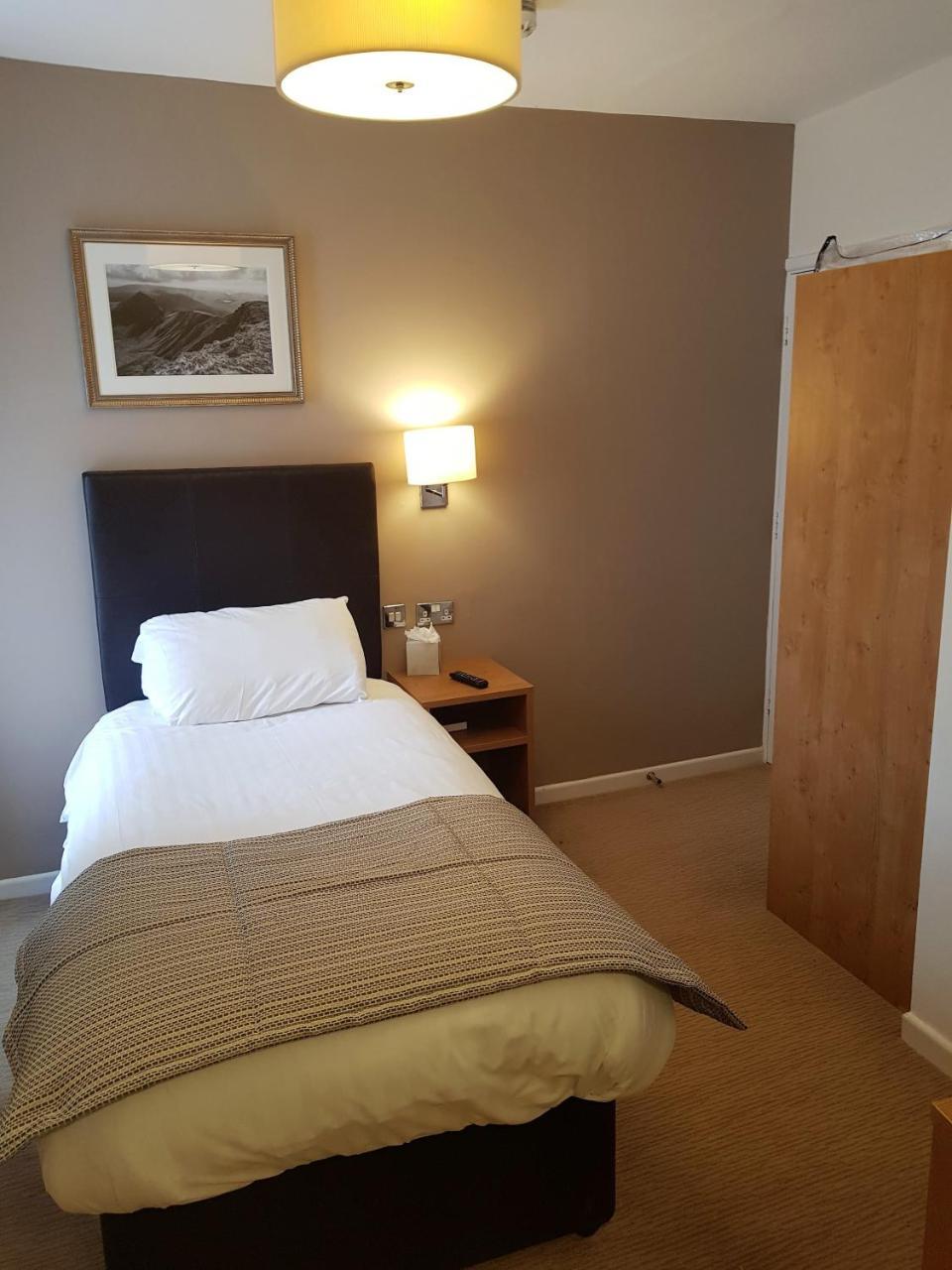 The Wellington Hotel Brecon Buitenkant foto