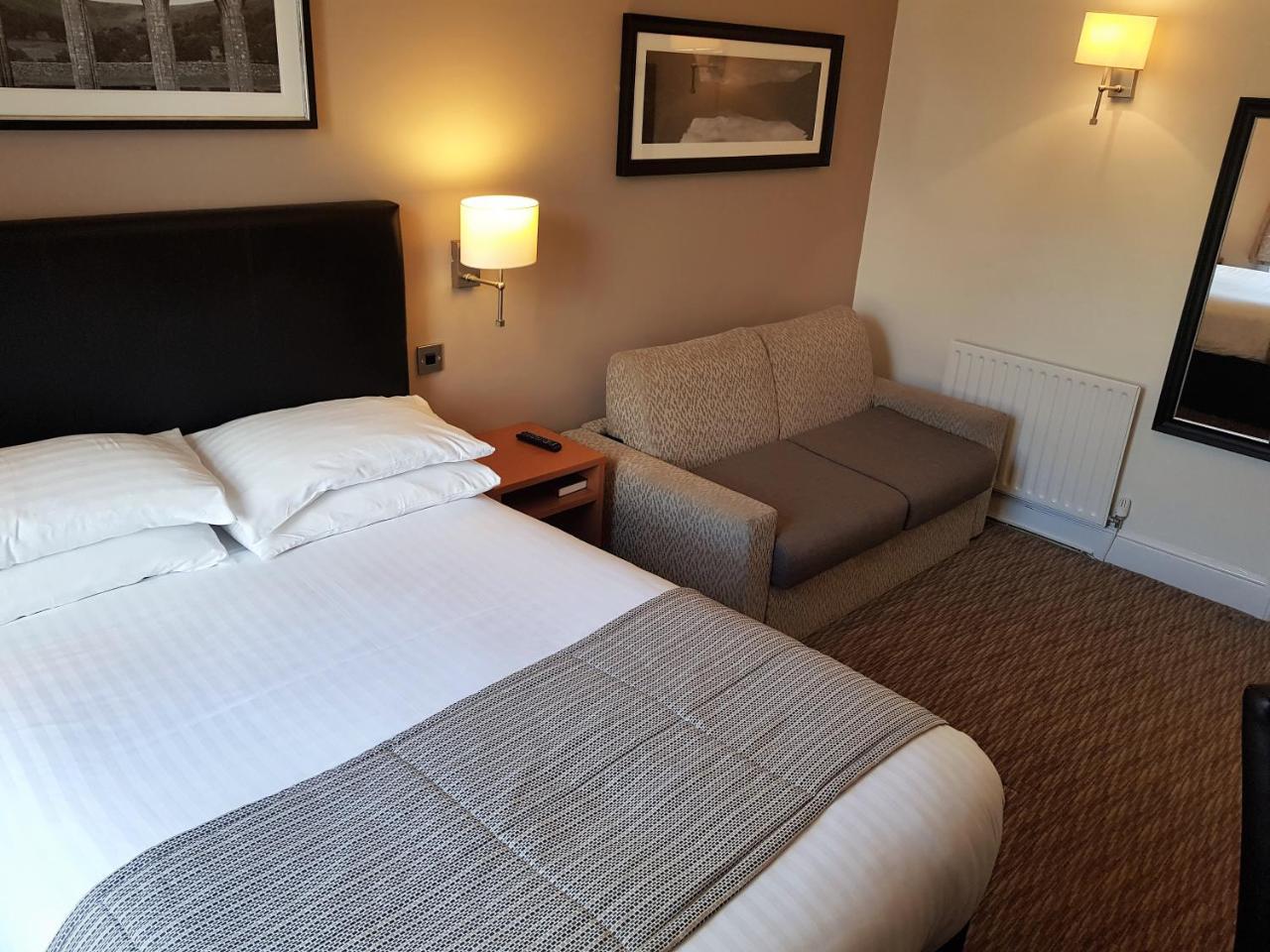 The Wellington Hotel Brecon Buitenkant foto