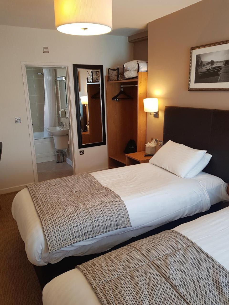 The Wellington Hotel Brecon Buitenkant foto