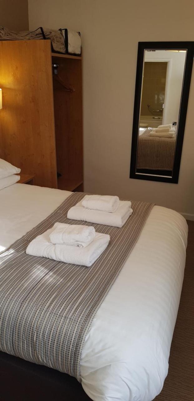 The Wellington Hotel Brecon Buitenkant foto